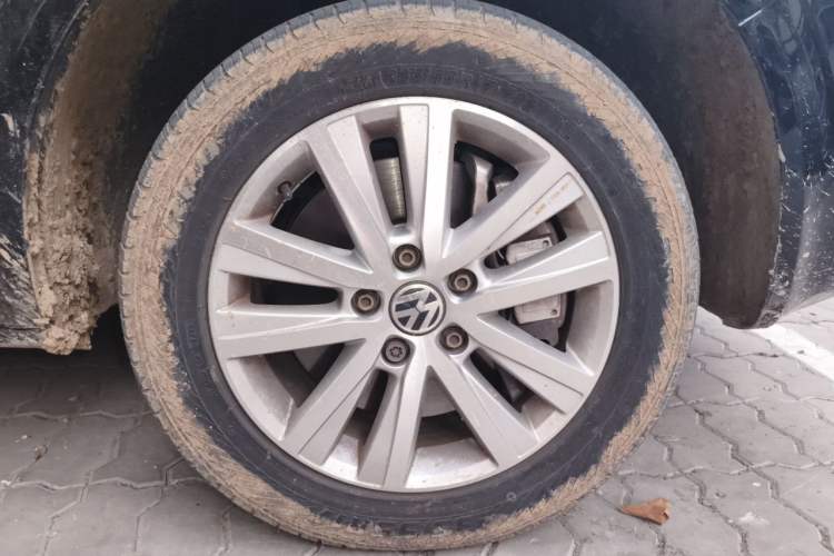 Used Volkswagen Multivan 2012 2.0 TSI Four-Wheel Drive Deluxe Edition Right Front Wheel Hub