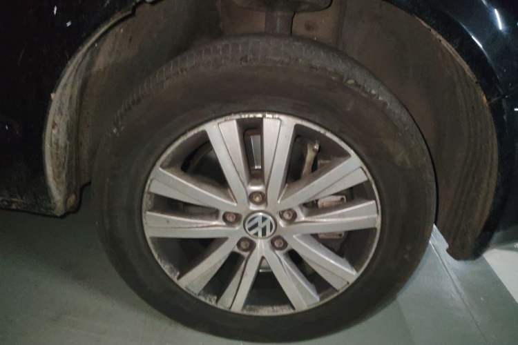 Used Volkswagen Multivan 2012 2.0 TSI Four-Wheel Drive Deluxe Edition Right Front Wheel Hub