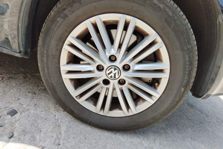 Used Volkswagen Multivan 2012 2.0 TSI Two-Wheel-Drive Luxury Edition Right Front Wheel Hub
