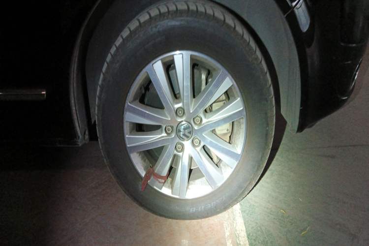Used Volkswagen Multivan 2012 2.0 TSI Four-Wheel Drive Deluxe Edition Right Front Wheel Hub