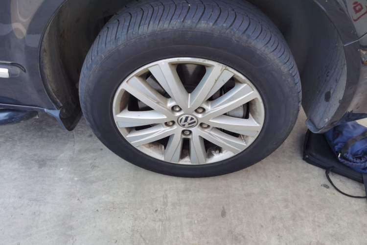 Used Volkswagen Multivan 2012 2.0 TSI Two-Wheel-Drive Luxury Edition Right Front Wheel Hub