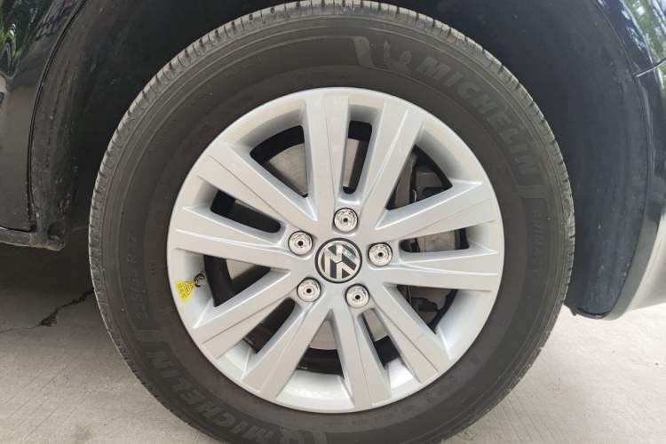 Used Volkswagen Multivan 2012 2.0 TSI Four-Wheel Drive Deluxe Edition Right Front Wheel Hub