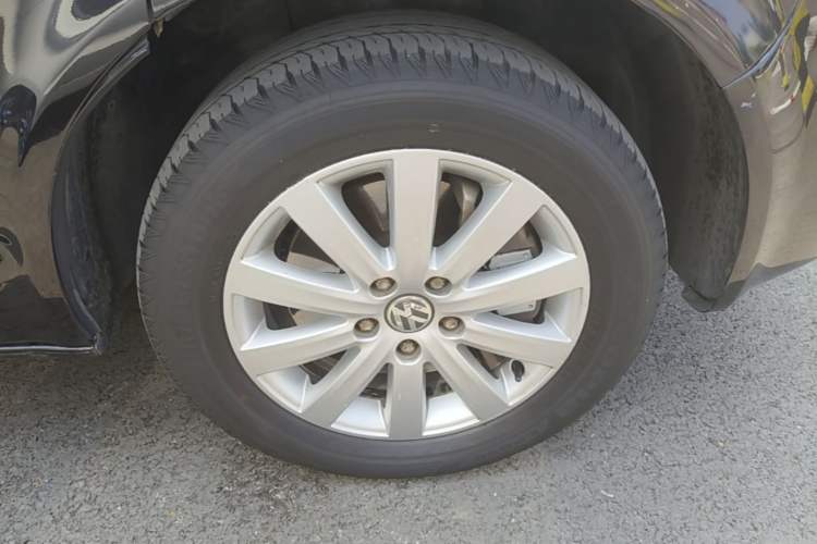 Used Volkswagen Multivan 2012 2.0 TSI Two-Wheel-Drive Luxury Edition Right Front Wheel Hub