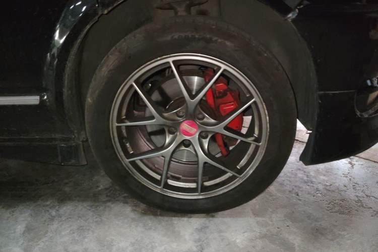 Used Volkswagen Multivan 2012 2.0 TSI Two-Wheel-Drive Luxury Edition Right Front Wheel Hub