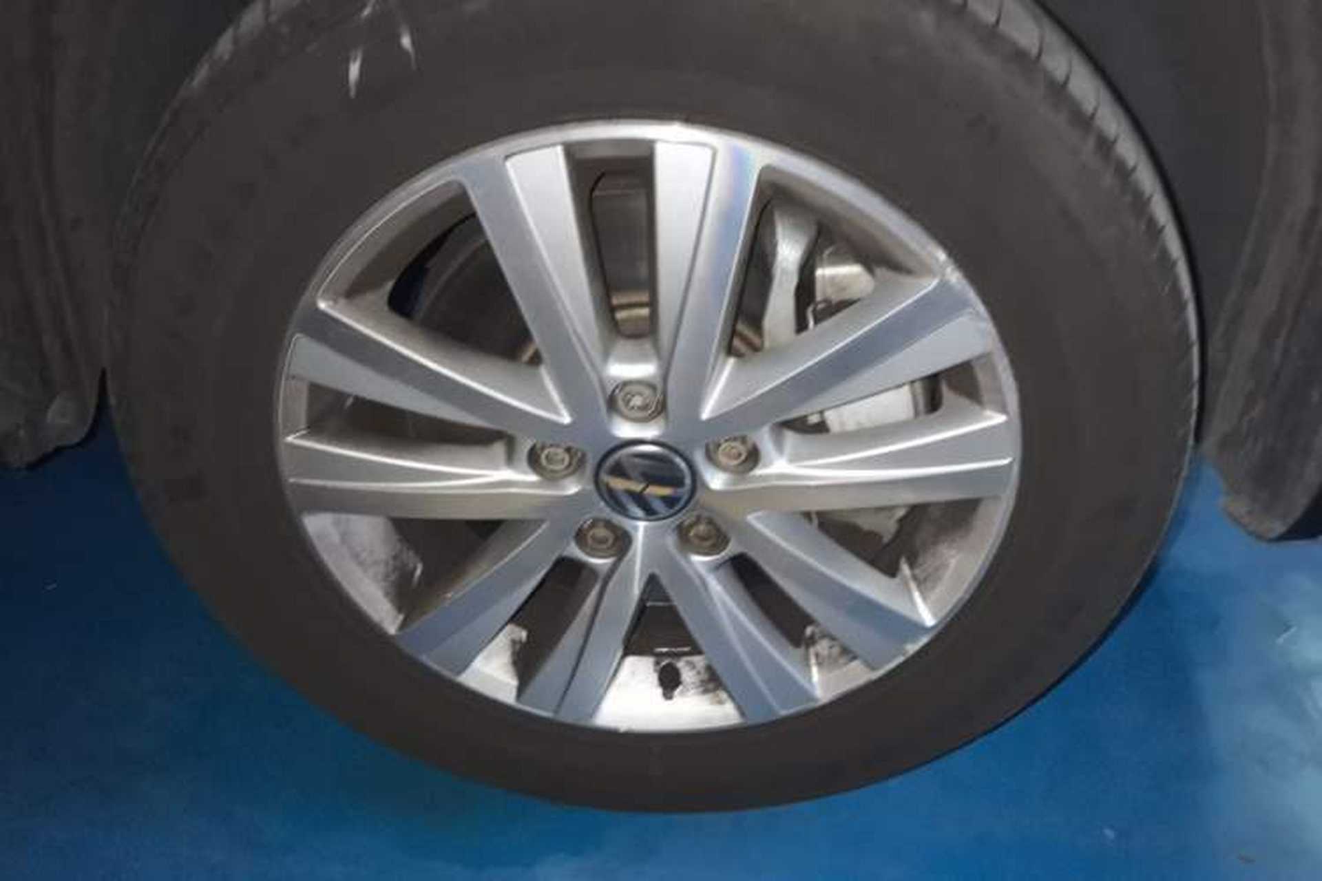 Used Volkswagen Multivan 2012 2.0 TSI Four-Wheel Drive Deluxe Edition Right Front Wheel Hub