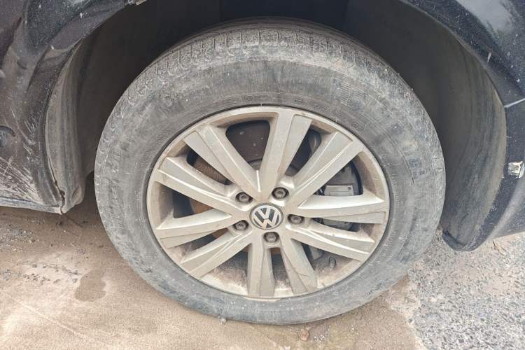 Used Volkswagen Multivan 2012 2.0 TSI Two-Wheel-Drive Luxury Edition Right Front Wheel Hub