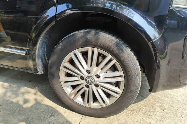Used Volkswagen Multivan 2012 2.0 TSI Two-Wheel-Drive Luxury Edition Right Front Wheel Hub