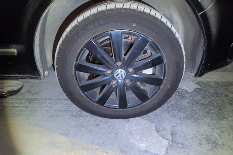 Used Volkswagen Multivan 2012 2.0 TSI Four-Wheel Drive Deluxe Edition Right Front Wheel Hub