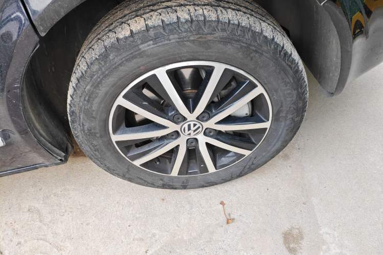 Used Volkswagen Multivan 2012 2.0 TSI Two-Wheel-Drive Luxury Edition Right Front Wheel Hub