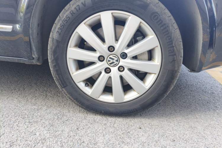 Used Volkswagen Multivan 2012 2.0 TSI Four-Wheel Drive Deluxe Edition Right Front Wheel Hub