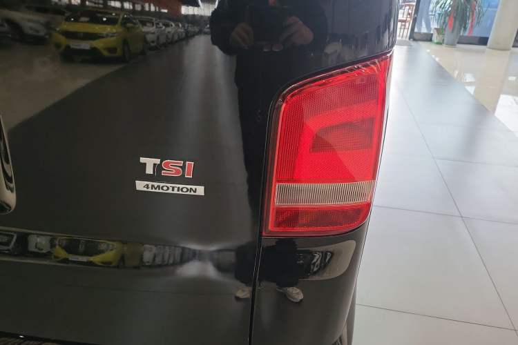 Used Volkswagen Multivan 2012 2.0 TSI Four-Wheel Drive Deluxe Edition Right Rear Taillight
