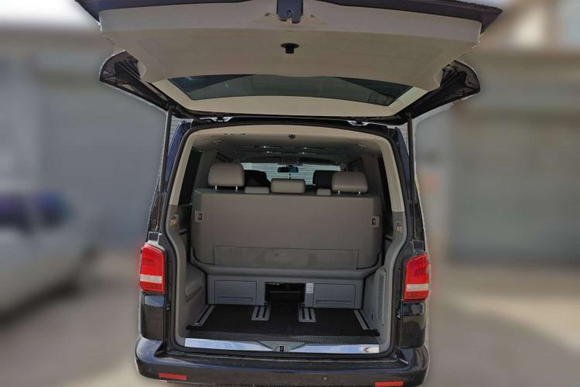 Used Volkswagen Multivan 2012 2.0 TSI Two-Wheel Drive Business Edition Trunk