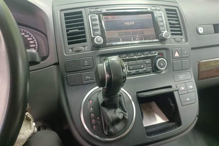 Used Volkswagen Multivan 2012 2.0 TSI Four-Wheel Drive Deluxe Edition Audio And AC Panel