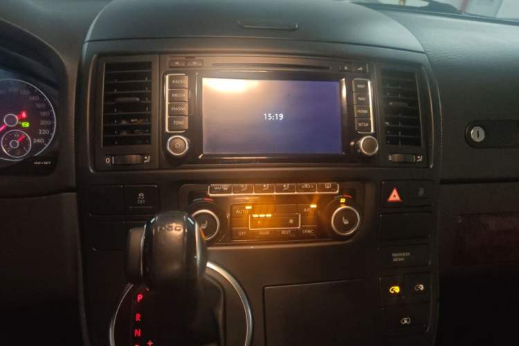Used Volkswagen Multivan 2012 2.0 TSI Four-Wheel Drive Deluxe Edition Audio And AC Panel
