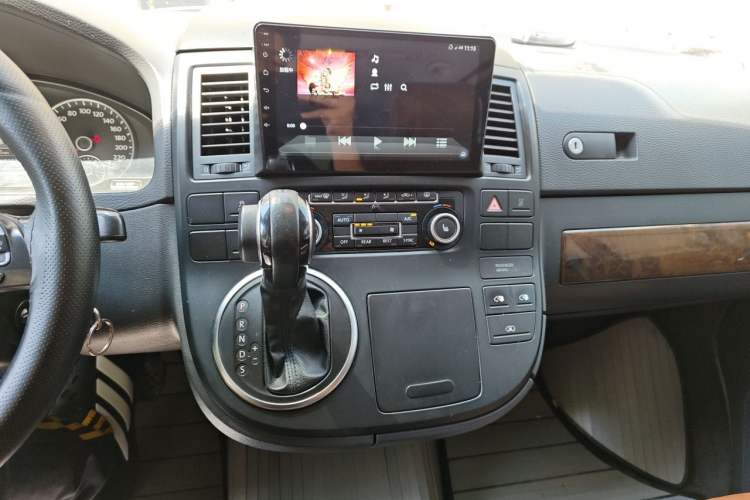 Used Volkswagen Multivan 2012 2.0 TSI Two-Wheel-Drive Luxury Edition Audio And AC Panel