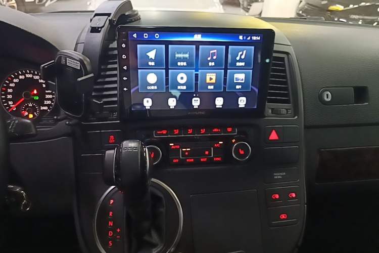 Used Volkswagen Multivan 2012 2.0 TSI Two-Wheel-Drive Luxury Edition Audio And AC Panel
