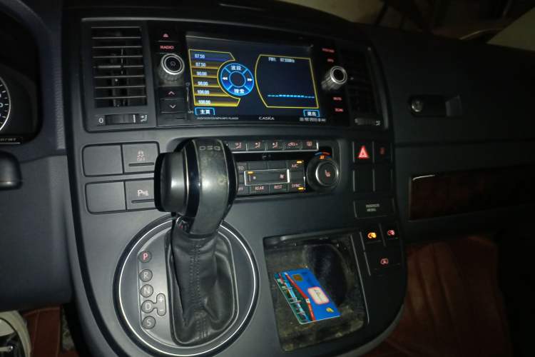 Used Volkswagen Multivan 2012 2.0 TSI Two-Wheel-Drive Luxury Edition Audio And AC Panel