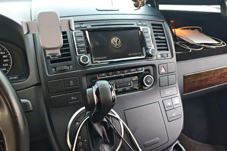 Used Volkswagen Multivan 2012 2.0 TSI Four-Wheel Drive Deluxe Edition Audio And AC Panel