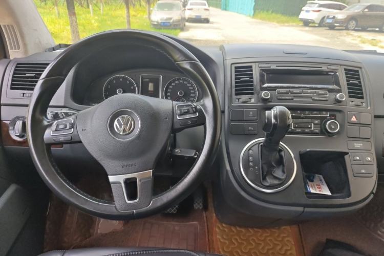 Used Volkswagen Multivan 2012 2.0 TSI Two-Wheel-Drive Luxury Edition Center Console