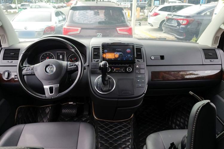 Used Volkswagen Multivan 2012 2.0 TSI Two-Wheel-Drive Luxury Edition Center Console