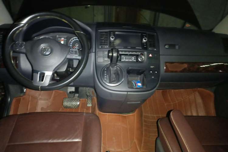 Used Volkswagen Multivan 2012 2.0 TSI Two-Wheel-Drive Luxury Edition Center Console