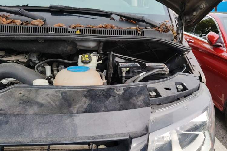 Used Volkswagen Multivan 2012 2.0 TSI Two-Wheel-Drive Luxury Edition Engine Bay Left