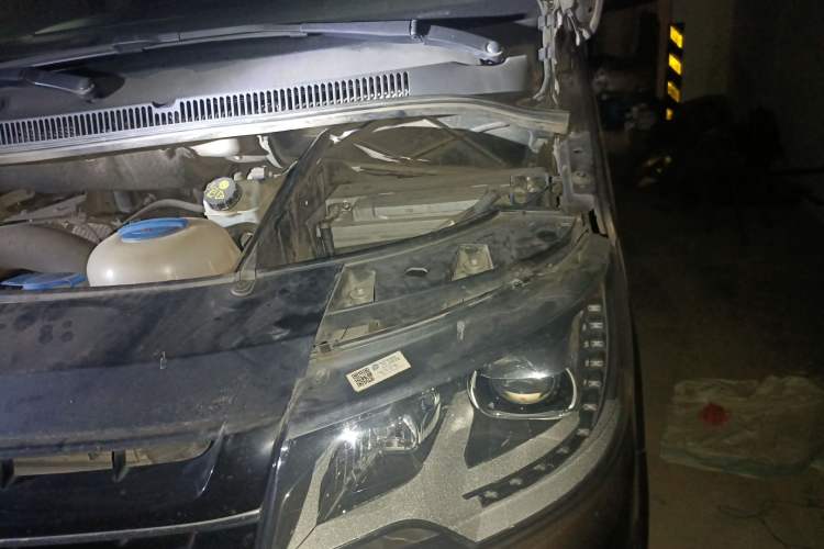 Used Volkswagen Multivan 2012 2.0 TSI Two-Wheel-Drive Luxury Edition Engine Bay Left