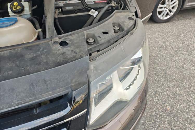 Used Volkswagen Multivan 2012 2.0 TSI Four-Wheel Drive Deluxe Edition Engine Bay Left