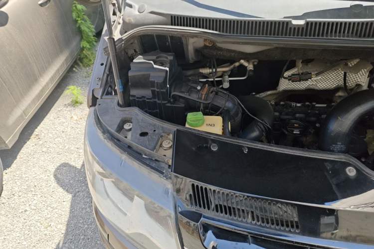 Used Volkswagen Multivan 2012 2.0 TSI Two-Wheel-Drive Luxury Edition Engine Bay Right