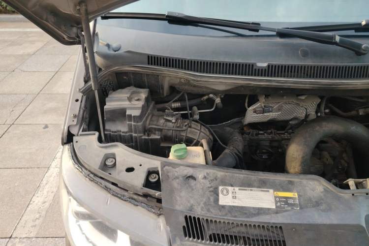 Used Volkswagen Multivan 2012 2.0 TSI Four-Wheel Drive Deluxe Edition Engine Bay Right
