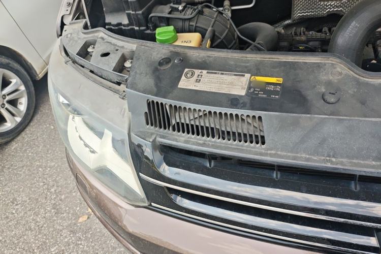 Used Volkswagen Multivan 2012 2.0 TSI Four-Wheel Drive Deluxe Edition Engine Bay Right