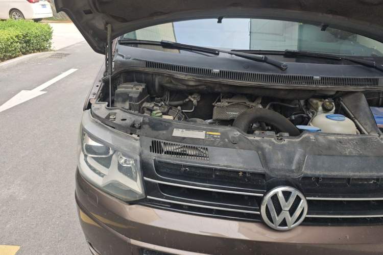 Used Volkswagen Multivan 2012 2.0 TSI Four-Wheel Drive Deluxe Edition Engine Bay Right