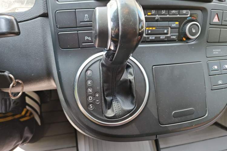 Used Volkswagen Multivan 2012 2.0 TSI Two-Wheel-Drive Luxury Edition Gear Lever
