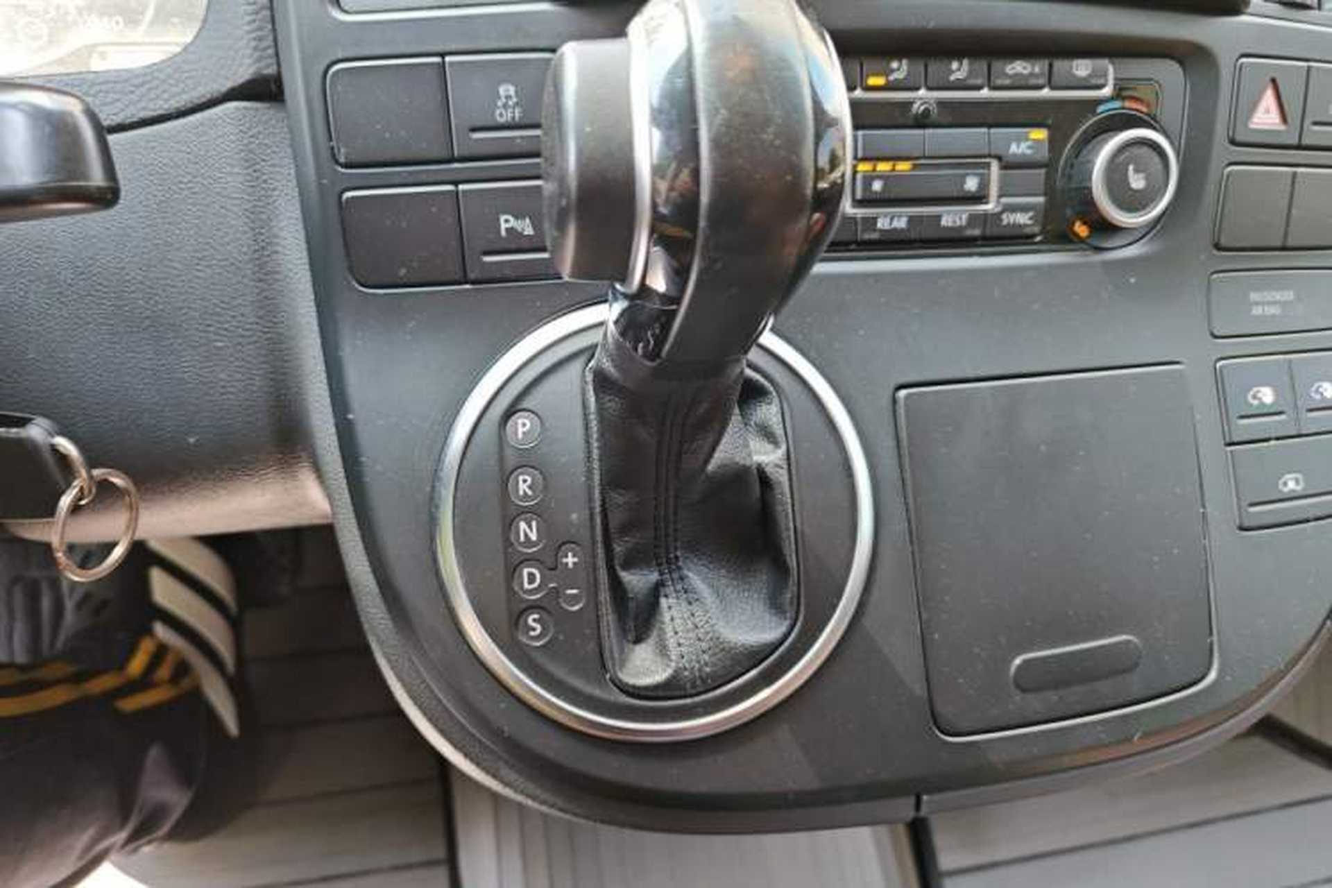 Used Volkswagen Multivan 2012 2.0 TSI Two-Wheel-Drive Luxury Edition Gear Lever