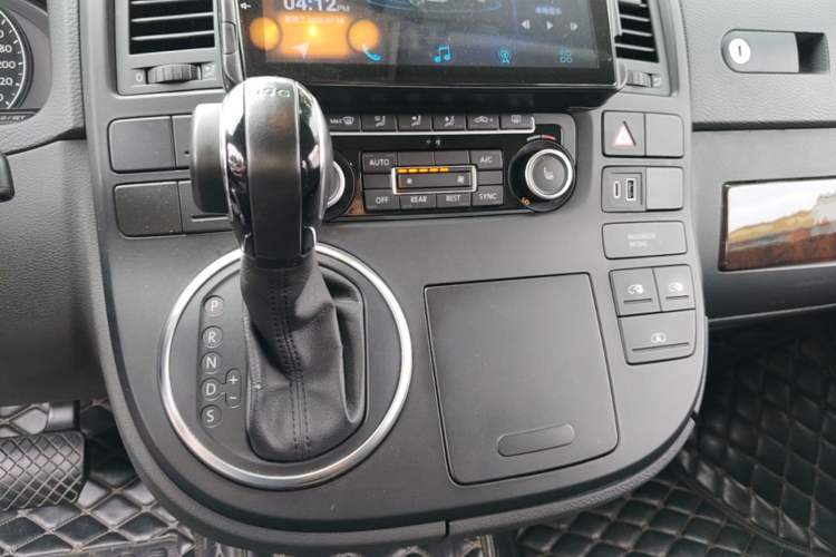 Used Volkswagen Multivan 2012 2.0 TSI Two-Wheel-Drive Luxury Edition Gear Lever