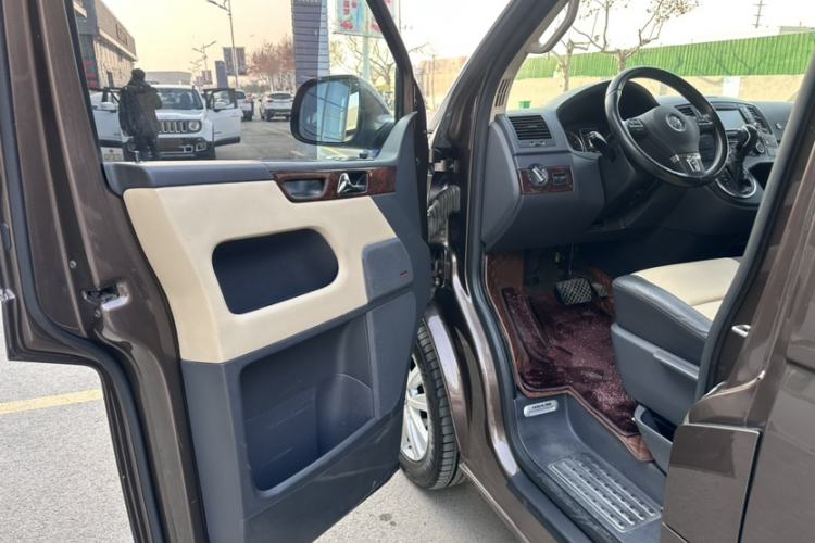 Used Volkswagen Multivan 2012 2.0 TSI Four-Wheel Drive Deluxe Edition Interior 15