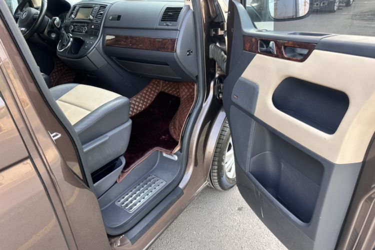 Used Volkswagen Multivan 2012 2.0 TSI Four-Wheel Drive Deluxe Edition Interior 2