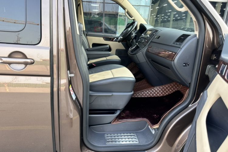 Used Volkswagen Multivan 2012 2.0 TSI Four-Wheel Drive Deluxe Edition Interior 7