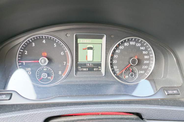 Used Volkswagen Multivan 2012 2.0 TSI Four-Wheel Drive Deluxe Edition Odometer Close Up