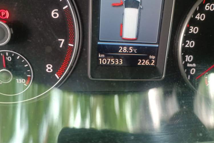 Used Volkswagen Multivan 2012 2.0 TSI Four-Wheel Drive Deluxe Edition Odometer Close Up