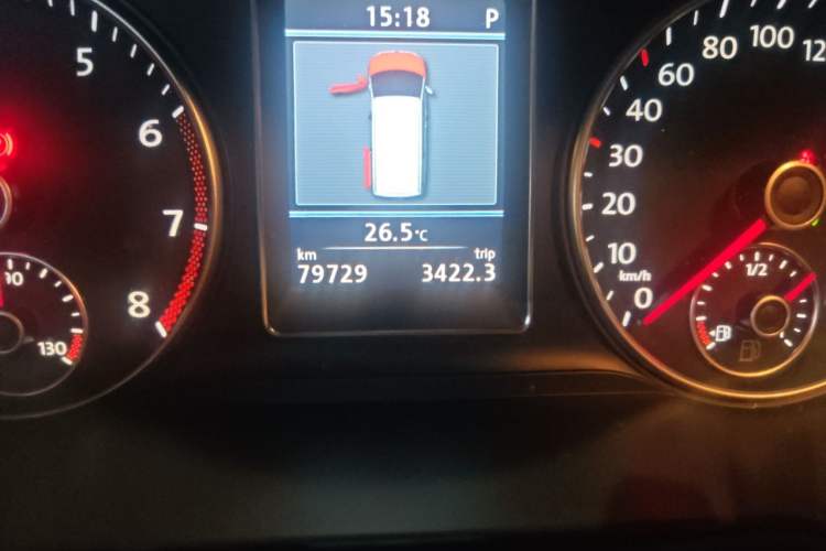 Used Volkswagen Multivan 2012 2.0 TSI Four-Wheel Drive Deluxe Edition Odometer Close Up