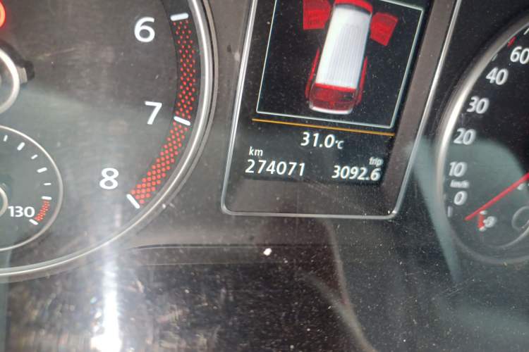 Used Volkswagen Multivan 2012 2.0 TSI Two-Wheel Drive Business Edition Odometer Close Up