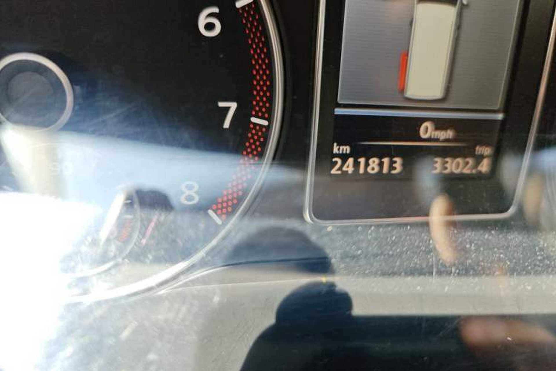 Used Volkswagen Multivan 2012 2.0 TSI Two-Wheel-Drive Luxury Edition Odometer Close Up