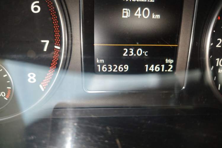 Used Volkswagen Multivan 2012 2.0 TSI Four-Wheel Drive Deluxe Edition Odometer Close Up
