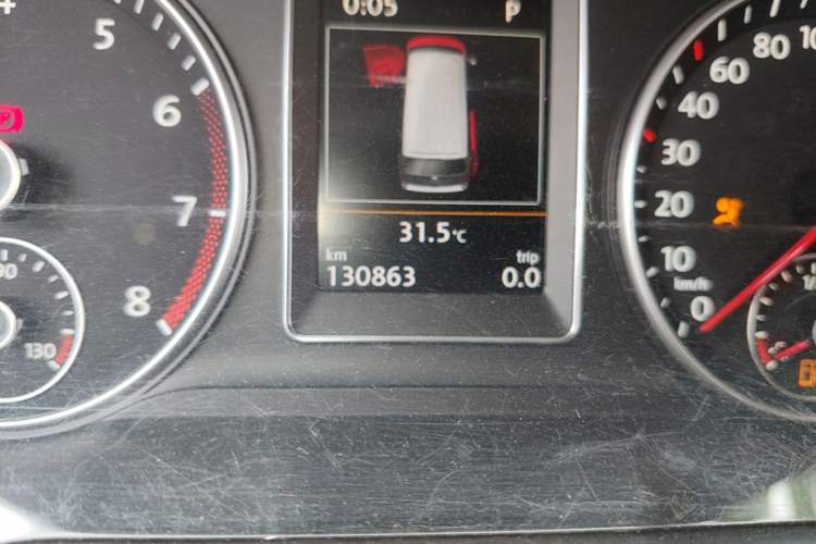 Used Volkswagen Multivan 2012 2.0 TSI Two-Wheel-Drive Luxury Edition Odometer Close Up