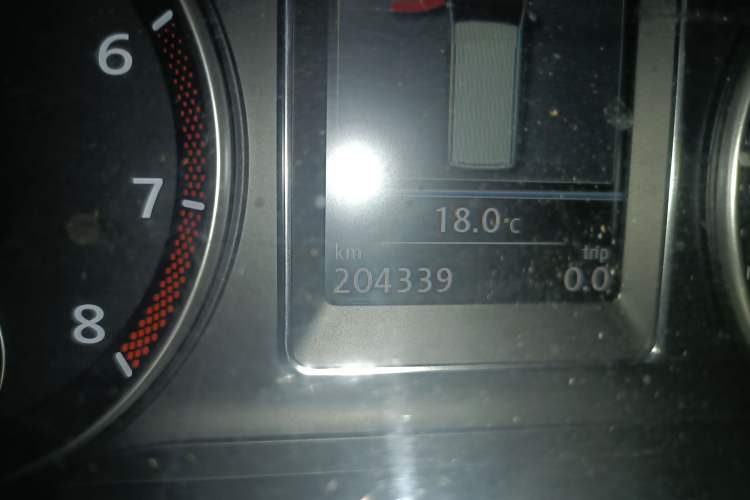 Used Volkswagen Multivan 2012 2.0 TSI Two-Wheel-Drive Luxury Edition Odometer Close Up