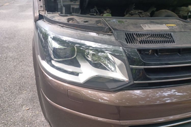 Used Volkswagen Multivan 2012 2.0 TSI Four-Wheel Drive Deluxe Edition Right Front Headlight