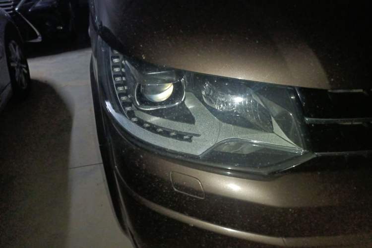 Used Volkswagen Multivan 2012 2.0 TSI Two-Wheel-Drive Luxury Edition Right Front Headlight