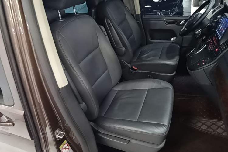 Used Volkswagen Multivan 2012 2.0 TSI Two-Wheel-Drive Luxury Edition Right Front Seat