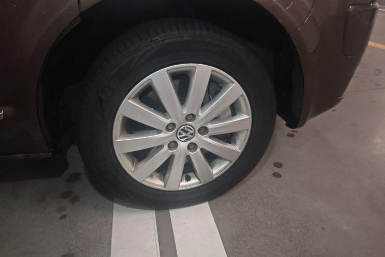 Used Volkswagen Multivan 2012 2.0 TSI Four-Wheel Drive Deluxe Edition Right Front Wheel Hub